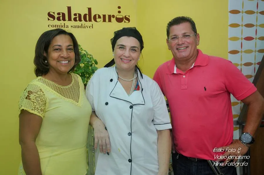 Leila Araujo, a chef Fernanda Bebiano e André Cardoso Moreira, no Saladeiros.