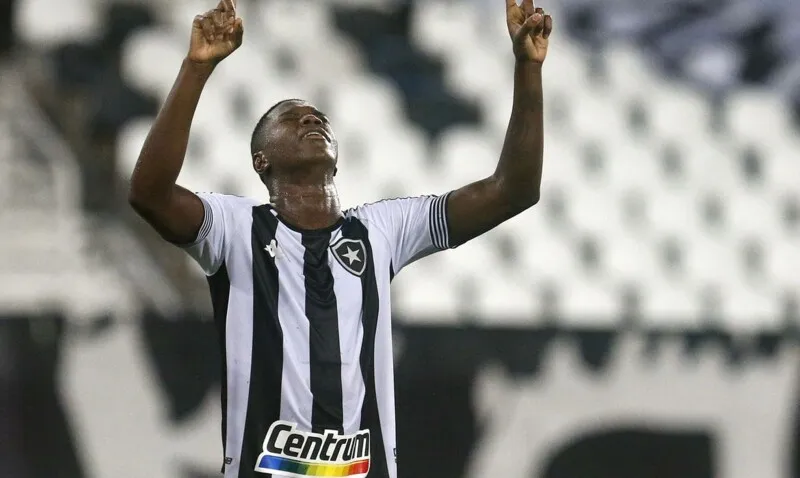 Matheus Babi marcou dois gols na vitória do Botafogo