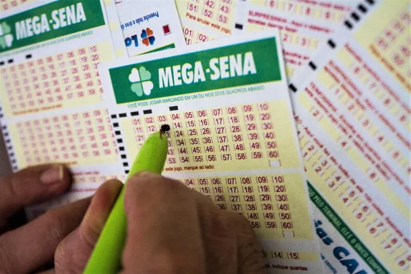  O valor de uma aposta simples na Mega-Sena é de R$ 4,50