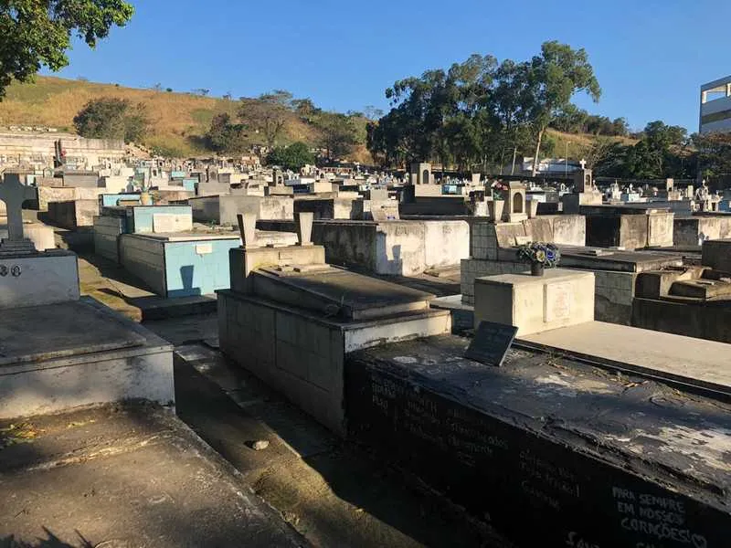 Foram registrados 356 sepultamentos por Covid-19 no mês passado