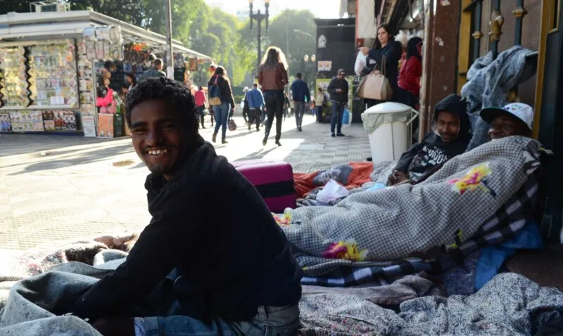 Também poderão ser doados gorros, cobertores, luvas e demais artigos de frio