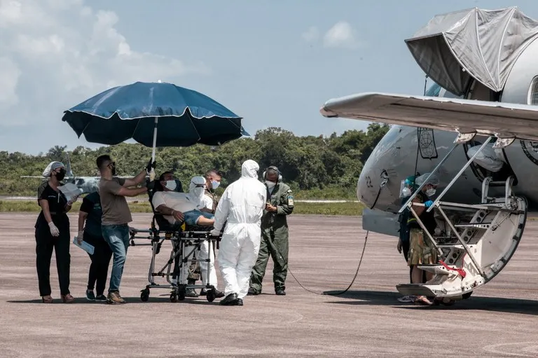 Além dos casos leves e moderados, poderão também ser removidos os pacientes em estado grave, transportados em UTIs aéreas da Força Aérea Brasileira