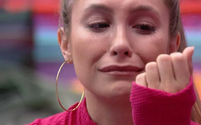 Carla chorou ao falar sobre a reunião na despensa