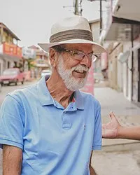 Prefeito segue internado