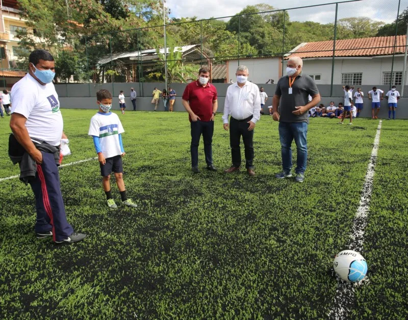 O entorno do campo, na Travessa Brandão, também foi recapeado para facilitar o acesso ao local