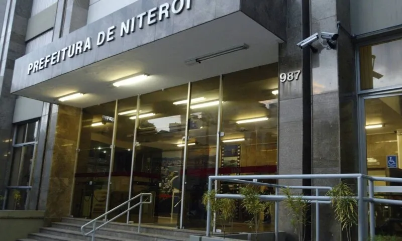 Imagem ilustrativa da imagem Comerciantes de Niterói fazem manifestação pacífica contra novo decreto