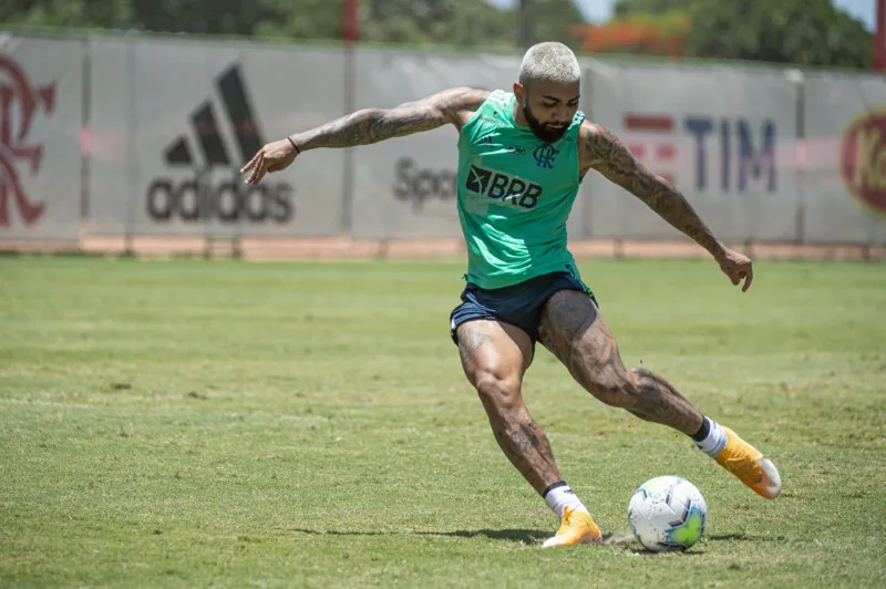 Gabigol e o Flamengo buscam vencer e afastar a crise da Gávea