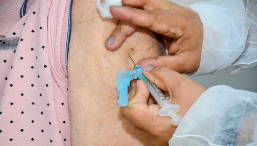 Vacinação será retomada quando o município receber novas doses 