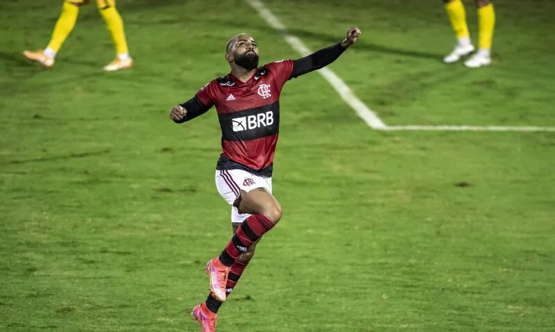 Gabigol soma agora 73 gols pelo Flamengo e se tornou o maior artilheiro do clube no século XXI, ao lado de Renato Abreu