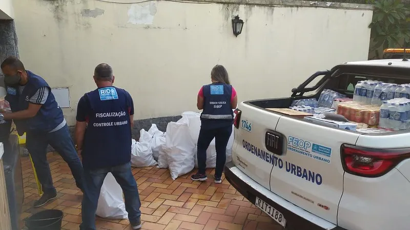  Todo o material da festa, como comidas e bebidas, total de 3.774 itens, foi apreendido