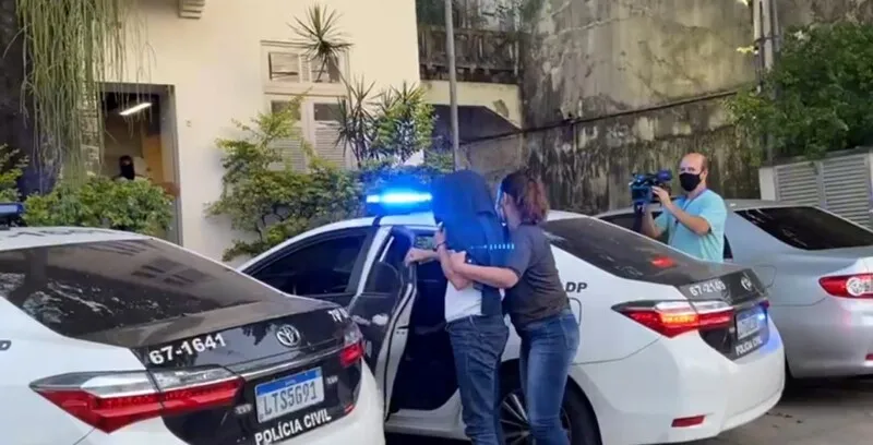 Mulher tem 16 anotações criminais 