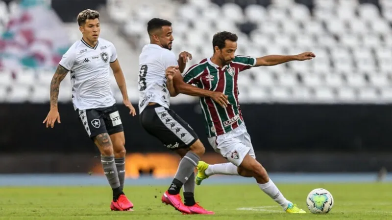 Fluminense e Botafogo se enfrentam em momentos distintos