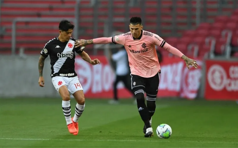 No duelo do primeiro turno, o Inter derrotou o Vasco por 2 a 0