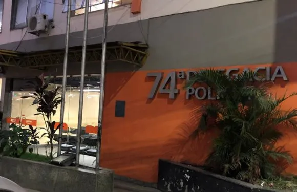 No momento da prisão, o acusado atendia uma pessoa e realizava um procedimento de revisão no aparelho por ele instalado