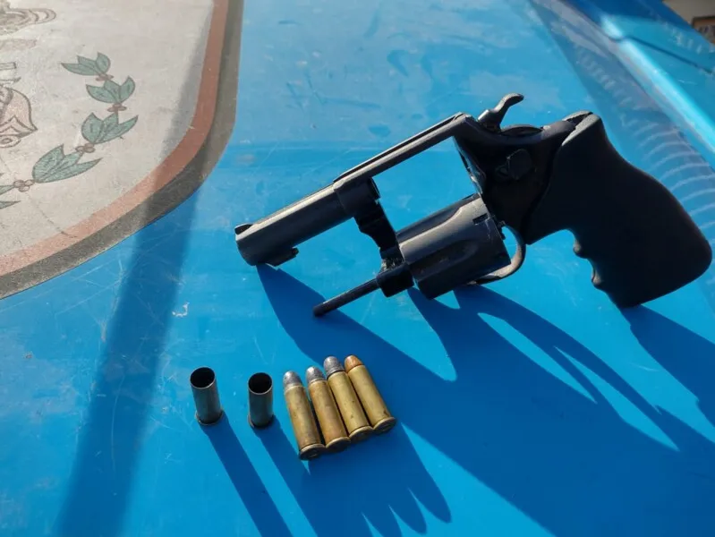 Homem foi preso com revólver calibre 38