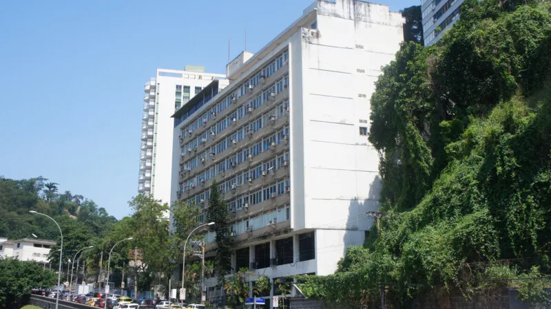 O concurso é aberto a todo candidato que tenha concluído ou venha a concluir o Ensino Médio ou equivalente até a data da matrícula