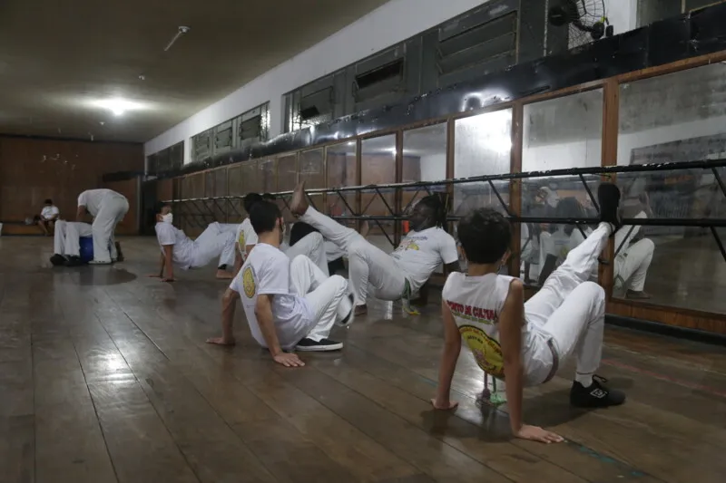  As aulas acontecem às terças e quintas, das 18h às 19h, no Clube Tamoio