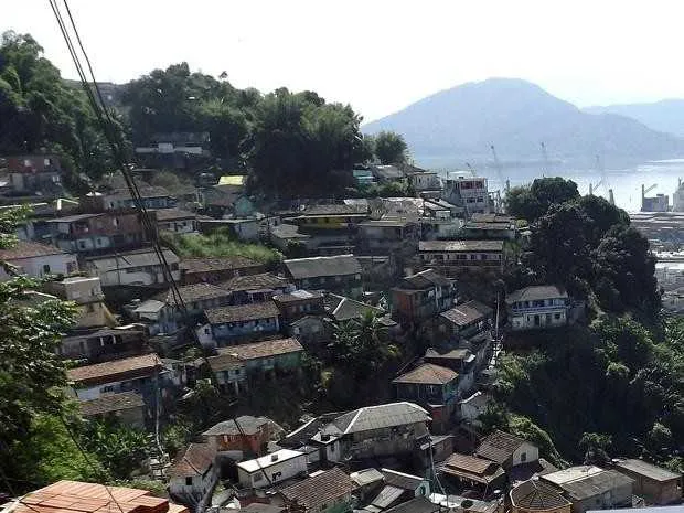 Ação tem como alvo criminosos que, além do tráfico de drogas, atuam na distribuição clandestina de sinal de TV a cabo e de sinal de internet 