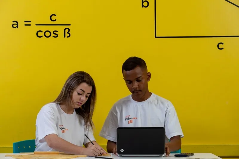 Imagem ilustrativa da imagem Firjan SESI abre mais de 2 mil vagas gratuitas para curso Matemática On-line em todo o estado do Rio