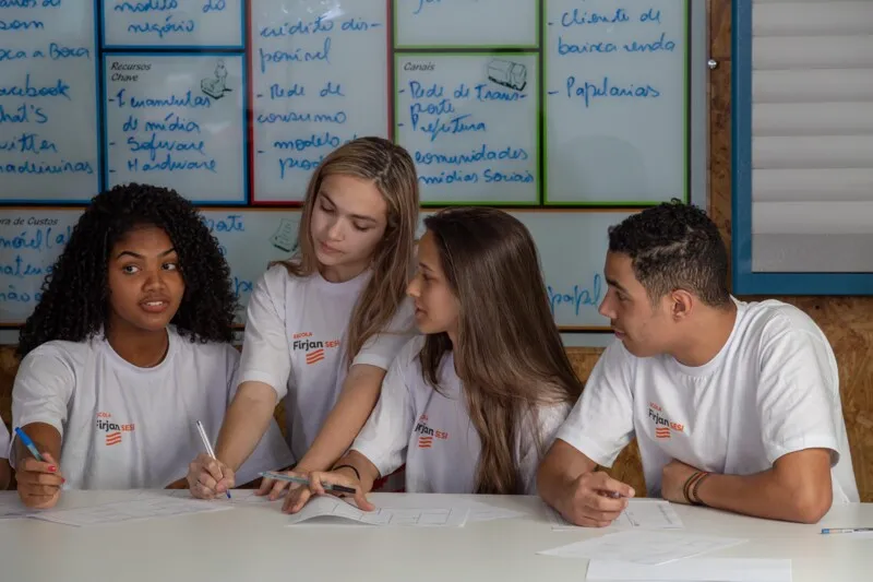 Imagem ilustrativa da imagem Firjan SESI prorroga até 14/03 inscrição para 3 mil vagas gratuitas para curso Pré-Enem