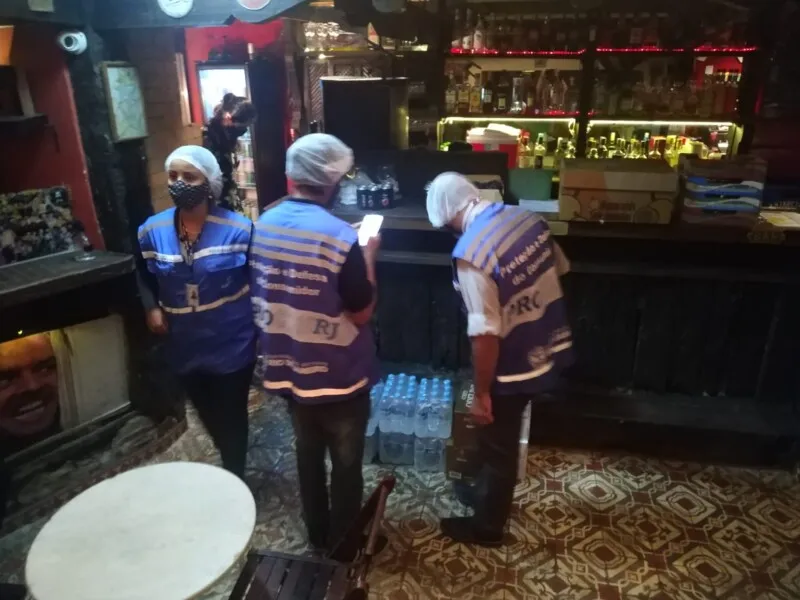 Imagem ilustrativa da imagem Procon-RJ interdita bar com alimentos vencidos na zona sul do Rio