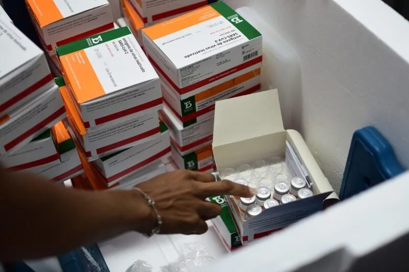 Imagem ilustrativa da imagem Butantan suspende produção da vacina Coronavac devido à falta de insumos