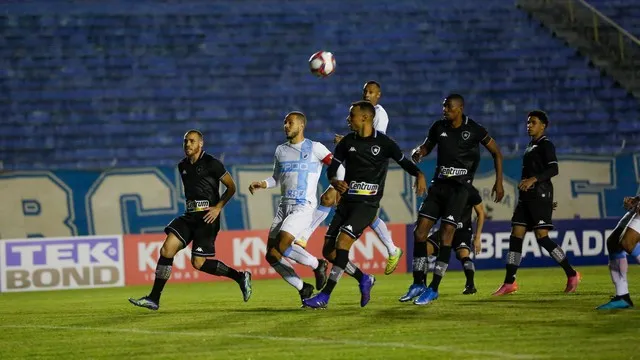 Botafogo continua no G-4
