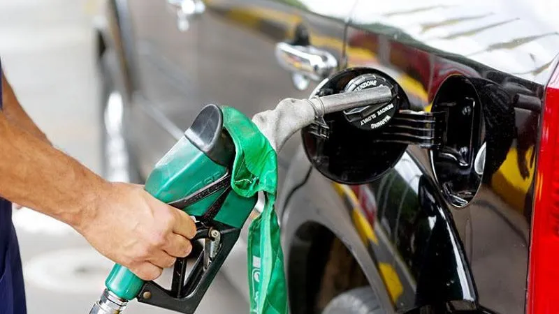 Imagem ilustrativa da imagem Preços de gasolina e diesel sobem hoje nas refinarias