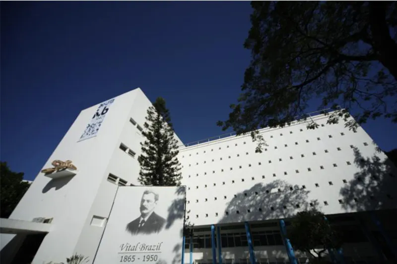 Nova fábrica de imunizantes será financiada com a venda da vacina no Brasil