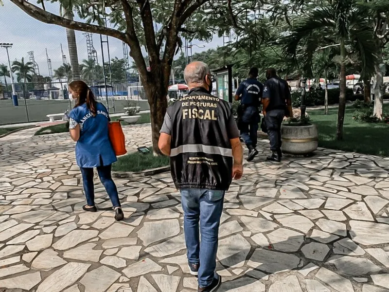 Segundo o decreto estadual, está proibida a permanência de pessoas nas vias públicas no horário compreendido entre 23h e 5h
