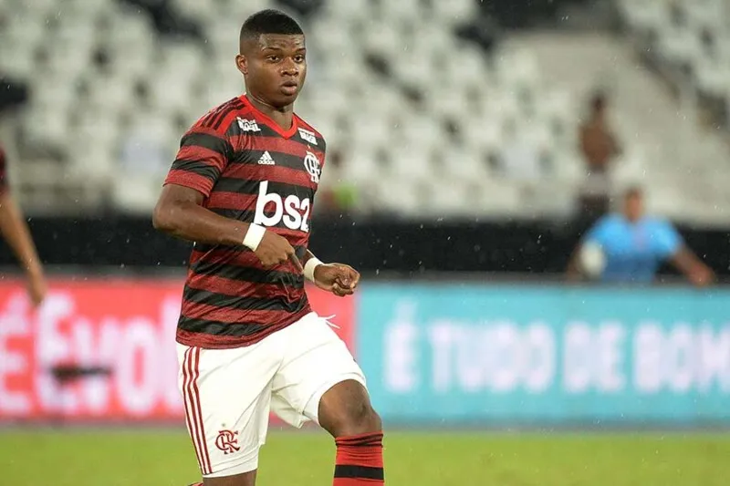 Clube japonês recuou do empréstimo e optou pela compra do atacante