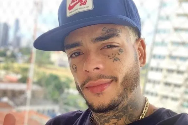O cantor tinha 23 anos 