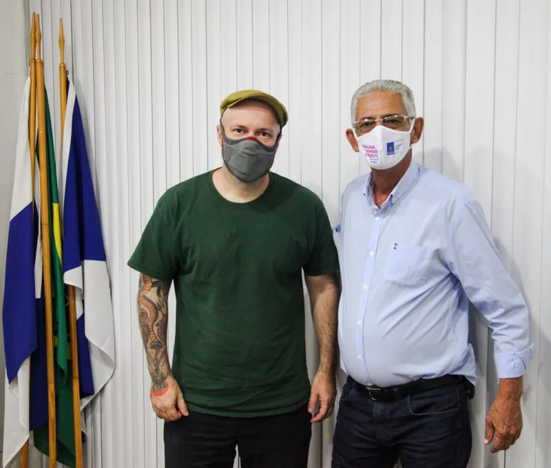  prefeito Capitão Nelson recebeu o grafiteiro em seu gabinete