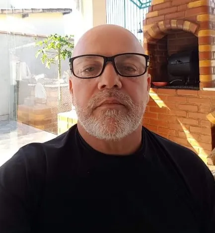Imagem ilustrativa da imagem Ex-proprietário de linha de vans é executado a tiros em Rio Bonito