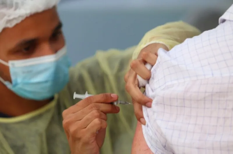 Imagem ilustrativa da imagem Niterói inicia vacinação contra Covid-19 em idosos a partir de 90 anos na próxima segunda-feira