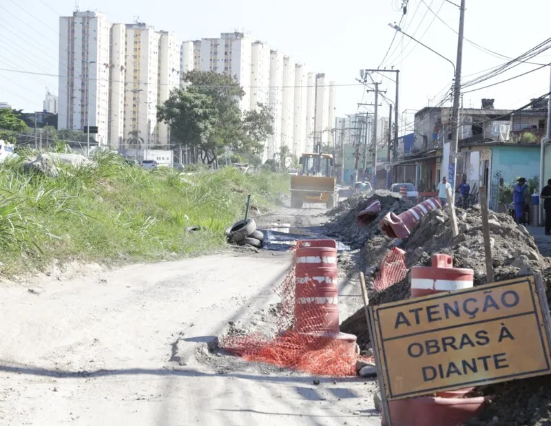 . As trocas de manilhas também estão sendo feitas nas ruas Jovita Corrêa, no Porto da Pedra, e na Dona Antônia Couto, em Jardim Bom Retiro