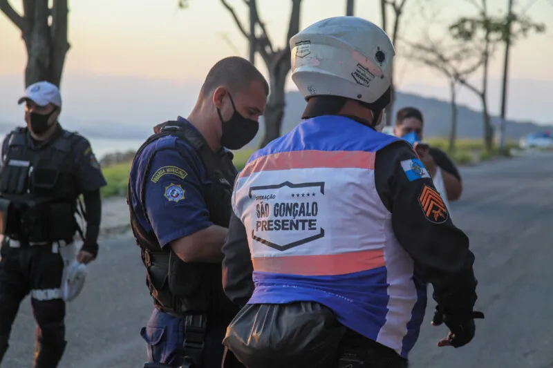 . A operação contou com a participação dos agentes da Operação São Gonçalo Presente, Guarda Municipal e Ronda Ostensiva Municipal de São Gonçalo (Romu)