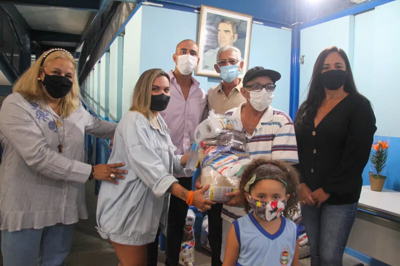 Trezentas cestas serão distribuídas para alunos da Escola Municipal Joaquim Lavoura