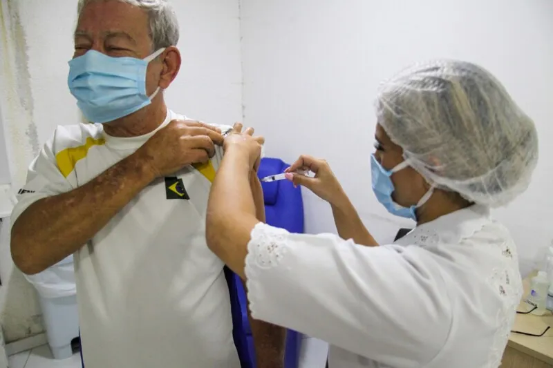 Município  vacina, hoje e terça-feira (15), pessoas da população em geral com mais de 52 anos