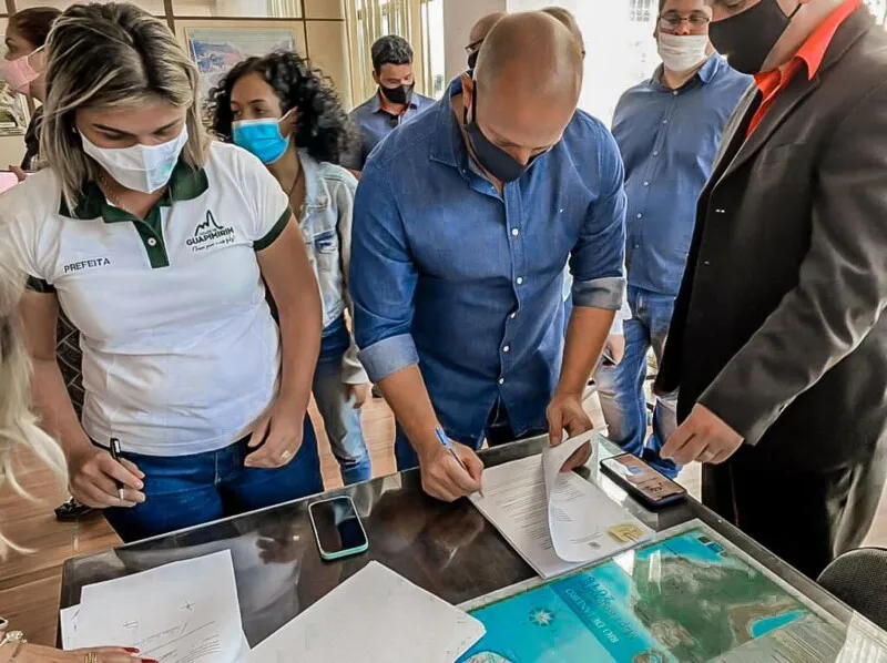 O DER-RJ vai fornecer os insumos e a Prefeitura vai produzir, através da Usina de Itaboraí, o asfalto e todo material que será utilizado nos serviços de pavimentação
