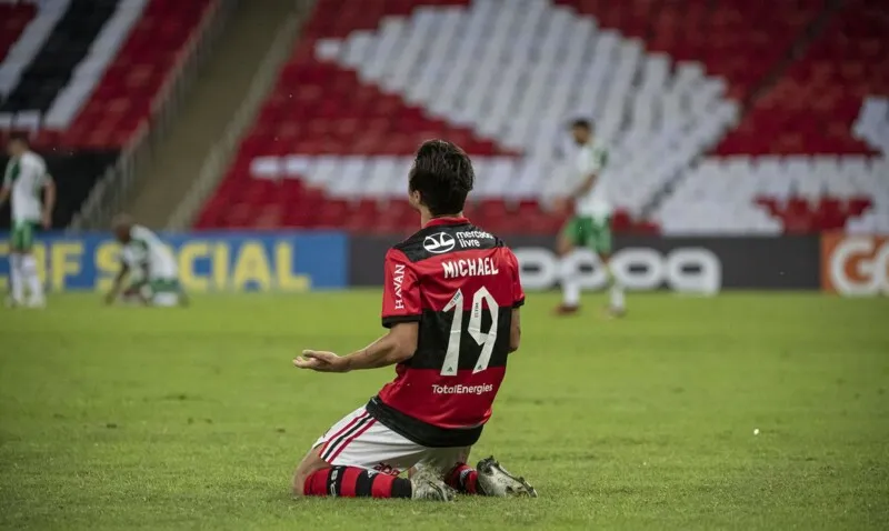 Michael faz gol da virada do Fla sobre a Chape