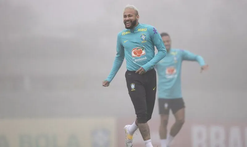 Neymar em treino pela seleção
