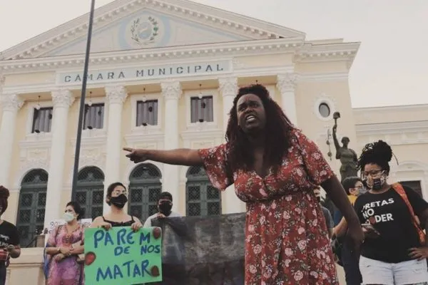 Vereadora Benny Briolly em protesto na Câmara Municipal de Niterói