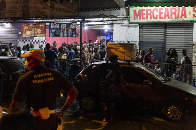 Desde a última sexta-feira, o município está realizando fiscalizações noturnas em bares e restaurantes da cidade