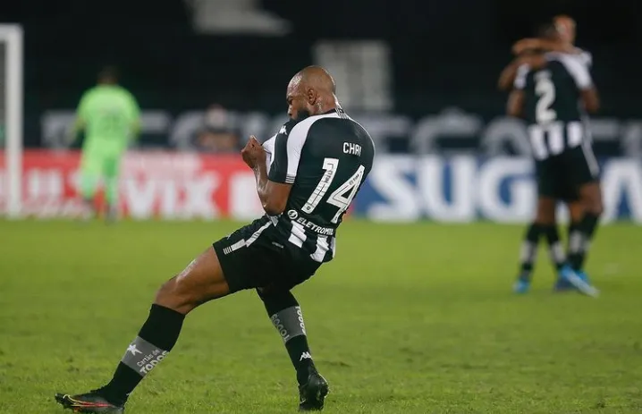 Alvinegro vai em busca do triunfo contra o Goiás nesta terça