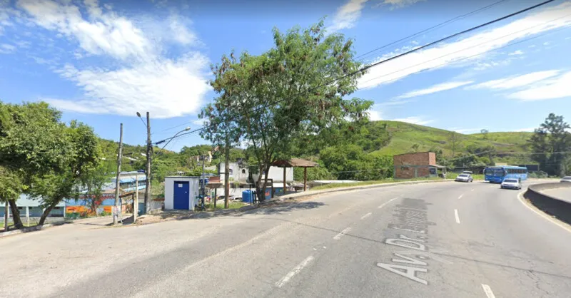 O roubo aconteceu na Rodovia Amaral Peixoto (RJ-106) 