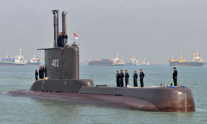 Imagem ilustrativa da imagem Submarino que naufragou na Inodésia é encontrado aos pedaços no fundo do mar