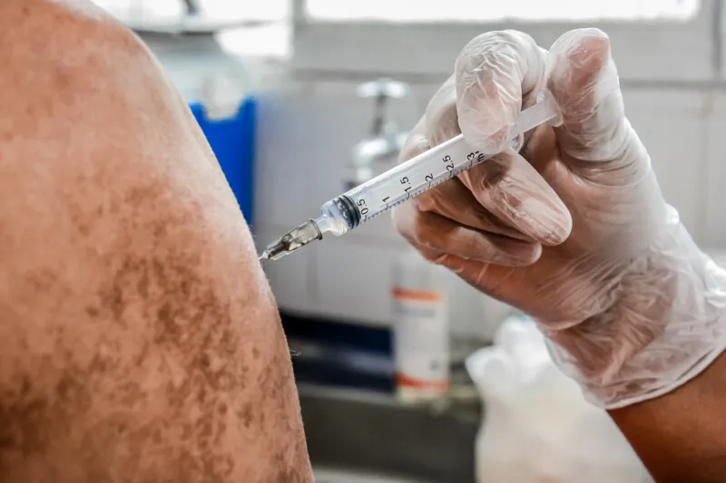 Imagem ilustrativa da imagem Itaboraí inicia vacinação contra Covid-19 para idosos de 75 anos nesta terça (16)