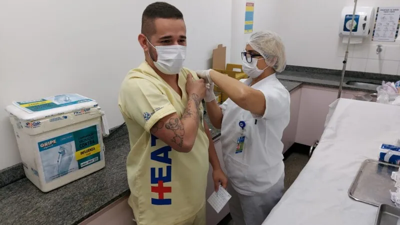 Vacinação começou quinta-feira (27) 