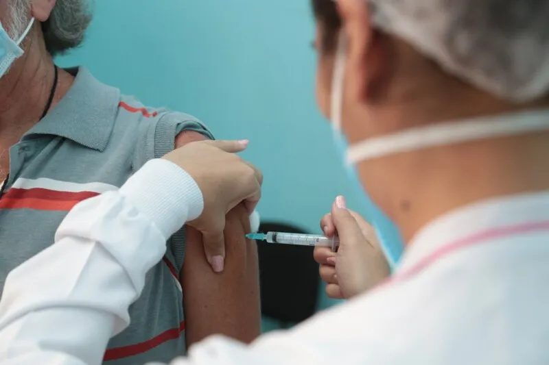 Desde o início da campanha, a cidade vacinou com a primeira dose 71.532 pessoas